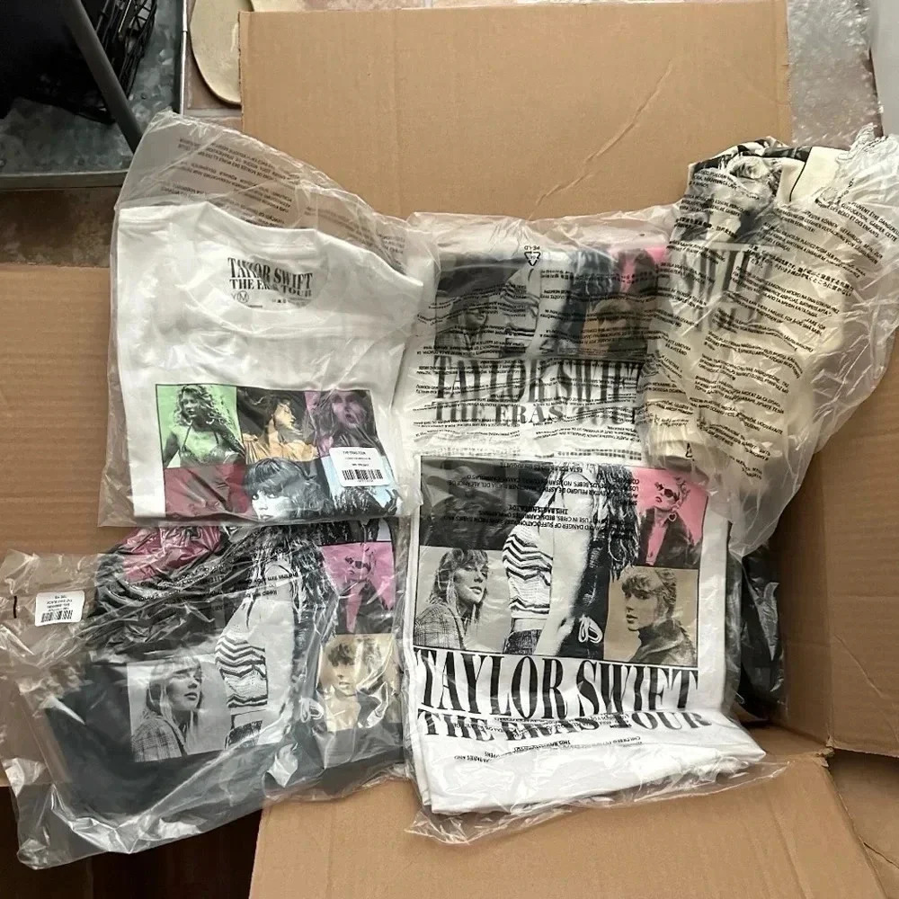 [Sale]NWT Taylor Swift The Eras Tour Concert White Short Sleeve T-Shirt Unisex